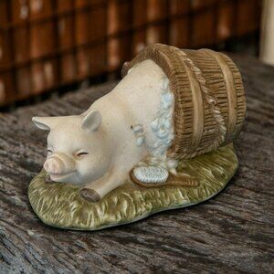 Vintage 1987 Enesco Pig In A Barrel Ceramic Figurine Size L 4" x W 2" x H 2"